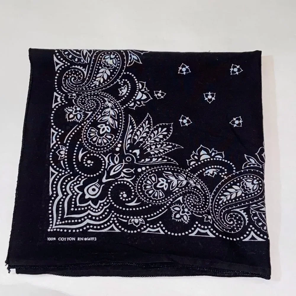 VTG,100% Cotton 14193 RN Black  White Paisley Scarf Size Appropriate 19”X19”